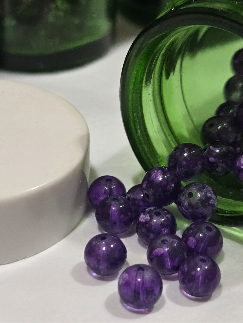 Vintage Forest Green Glass Apothecary Jars Set of 4 with Assorted Beads, Vintage - Picture 8 of 15